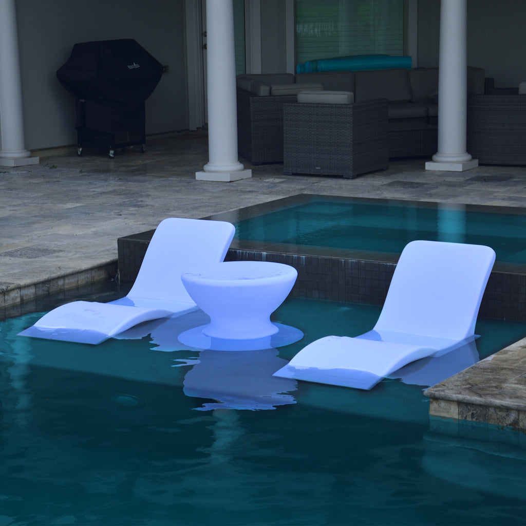 Round Chaise Lounger Pair with Grande Hourglass Table image 2