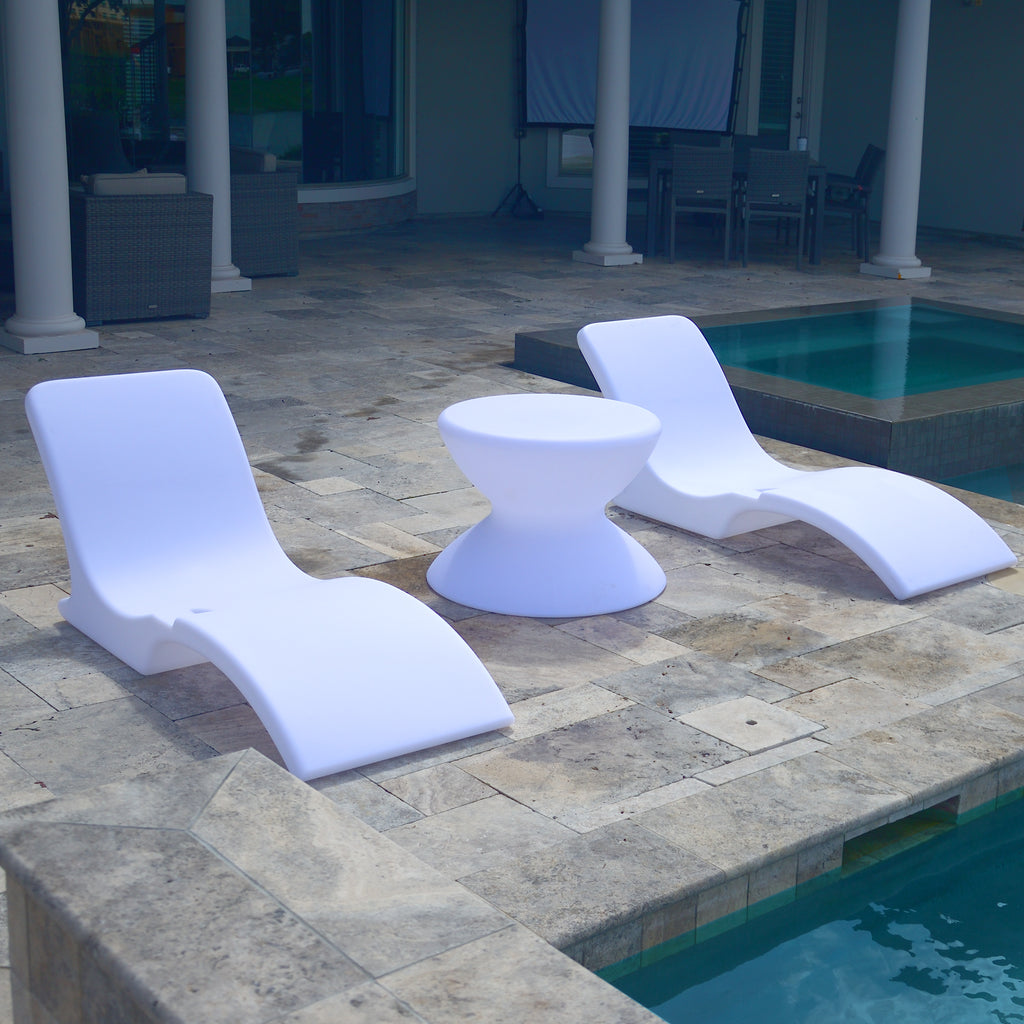 Round Chaise Lounger Pair with Grande Hourglass Table image 6