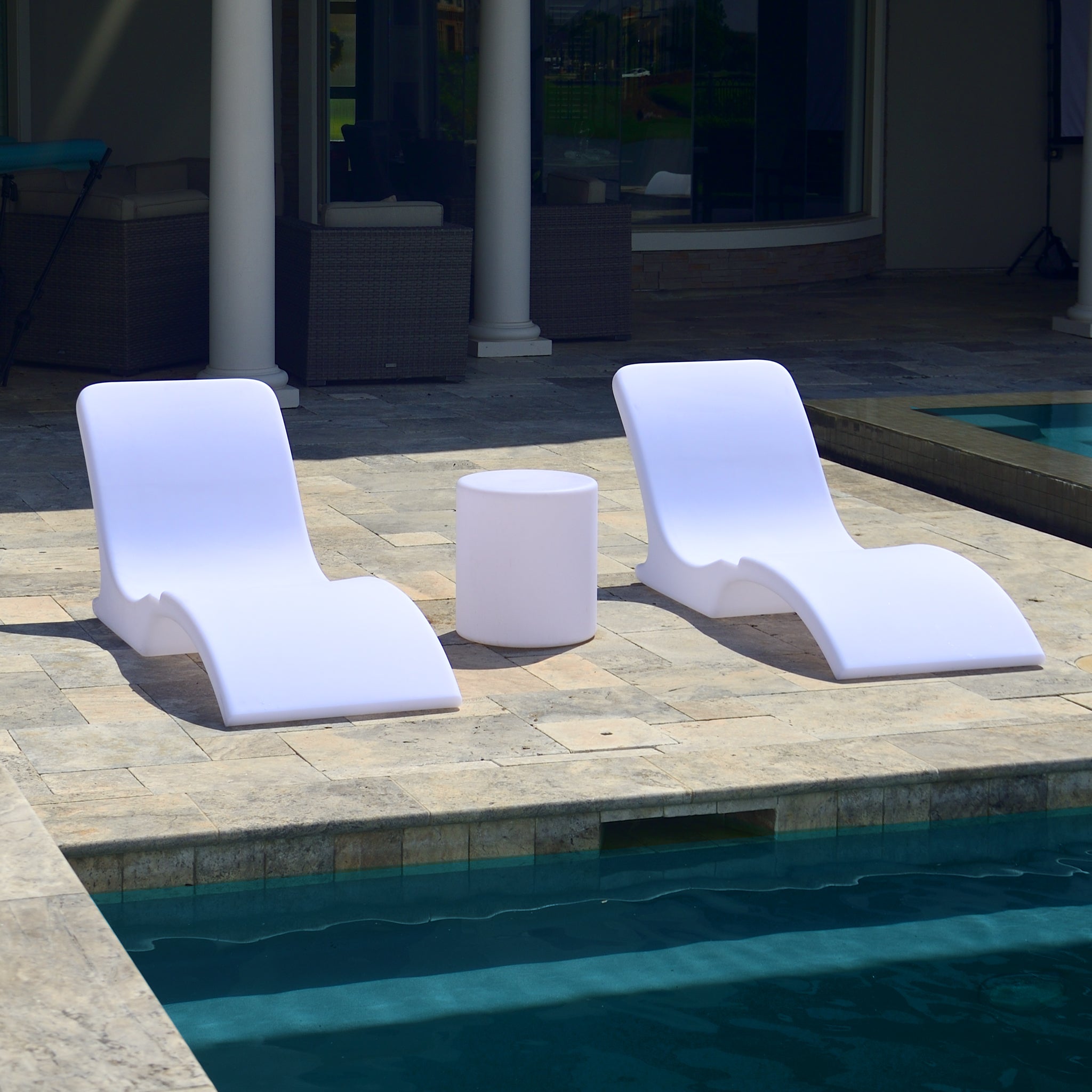 Round Chaise Lounger Pair + Cylinder Table image 3