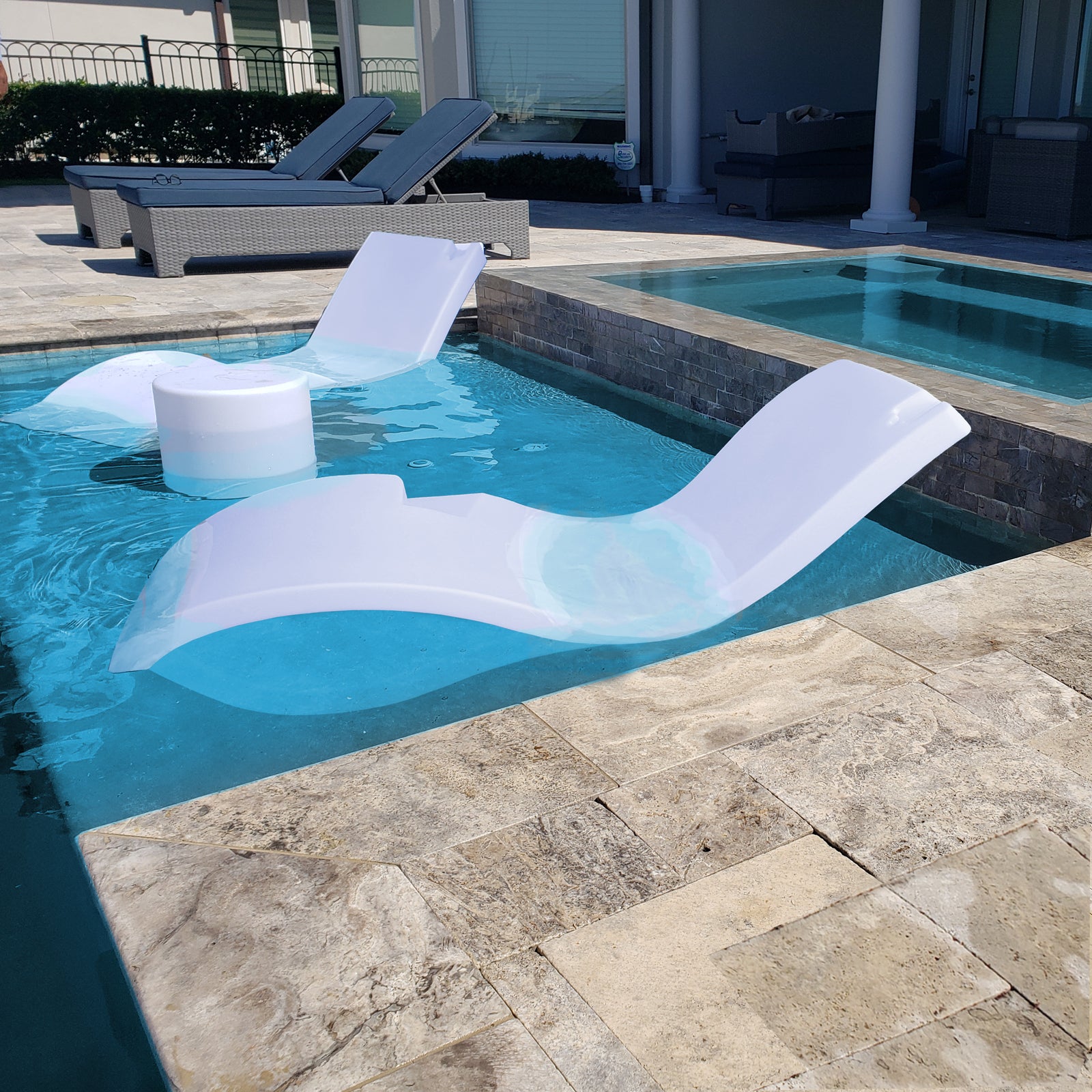 Wave Lounger Pair + Cylinder Table Combo image 0