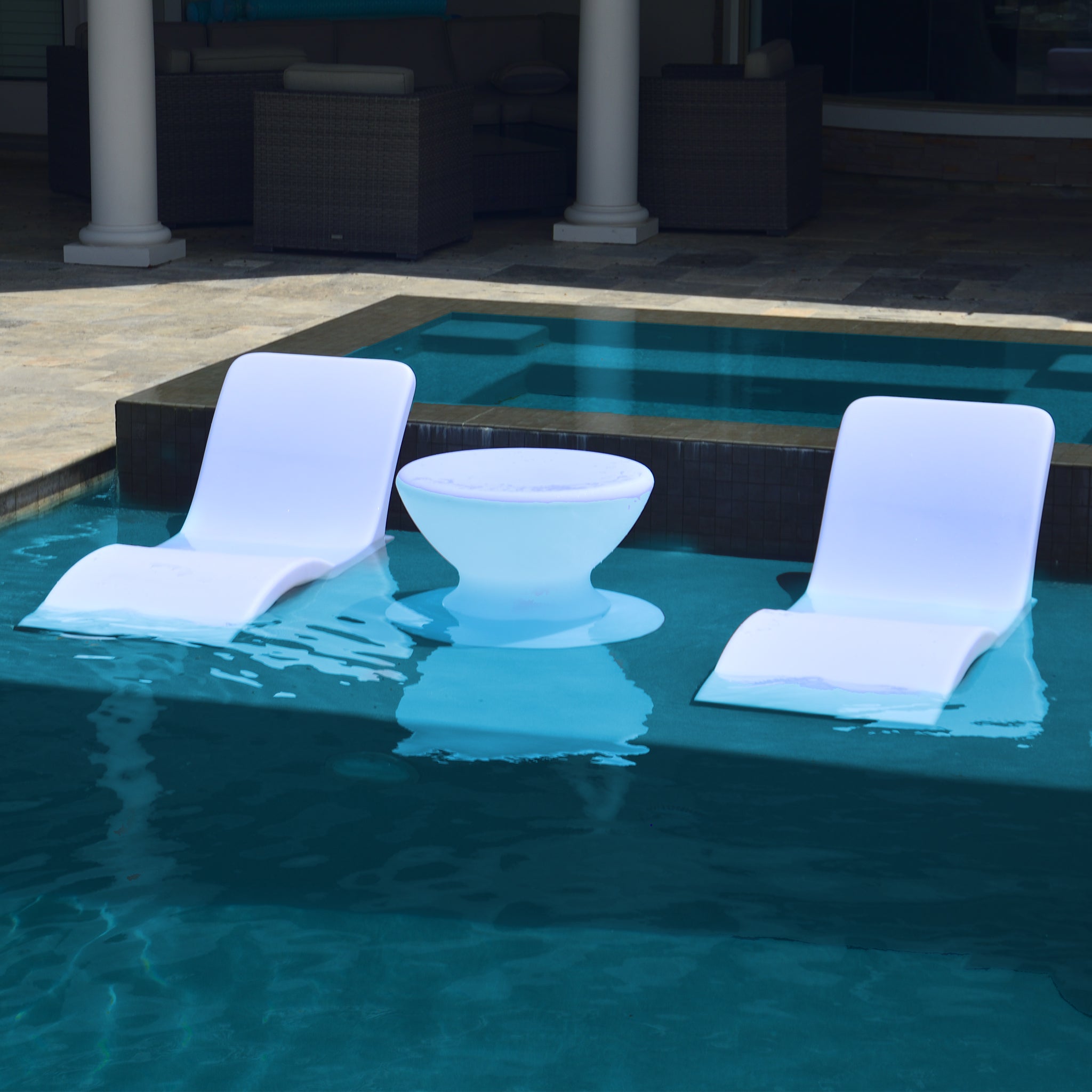 Round Chaise Lounger Pair with Grande Hourglass Table image 1